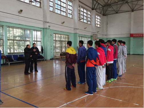 万明看望CUBA篮球队师生