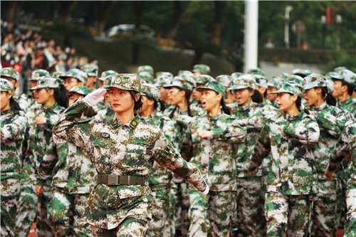 铁心再出发 华东交大举行2021级开学典礼暨军训汇演