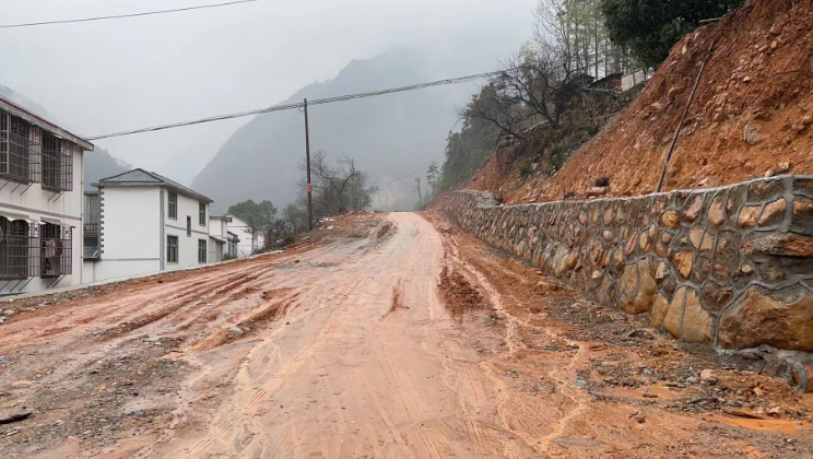 华东交通大学大力支持并获批的10km产业路项目已完成土石方路基工程