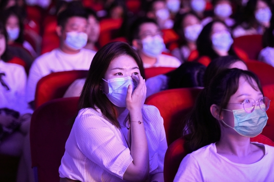 一个个感人故事直抵人心，催人泪下。