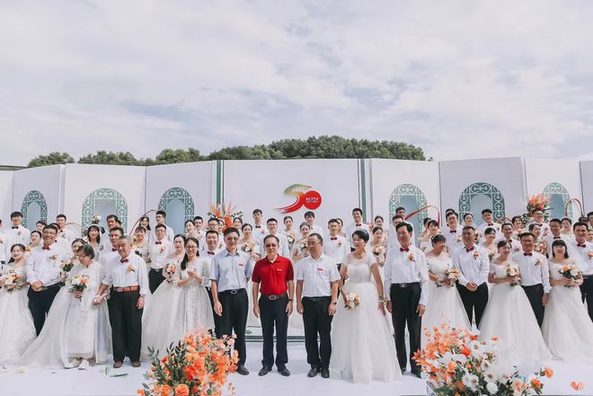 华东交大：50对校友伉俪重返校园举行集体婚礼