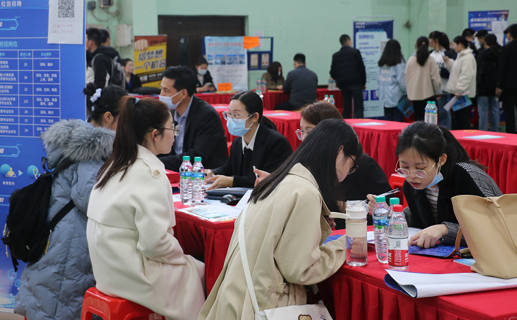 华东交通大学举行女生专场双选会