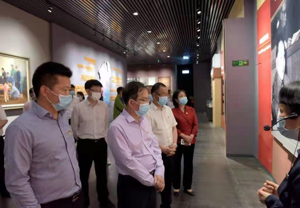 华东交通大学党委理论学习中心组多形式结合深学细悟党史_fororder_图片1