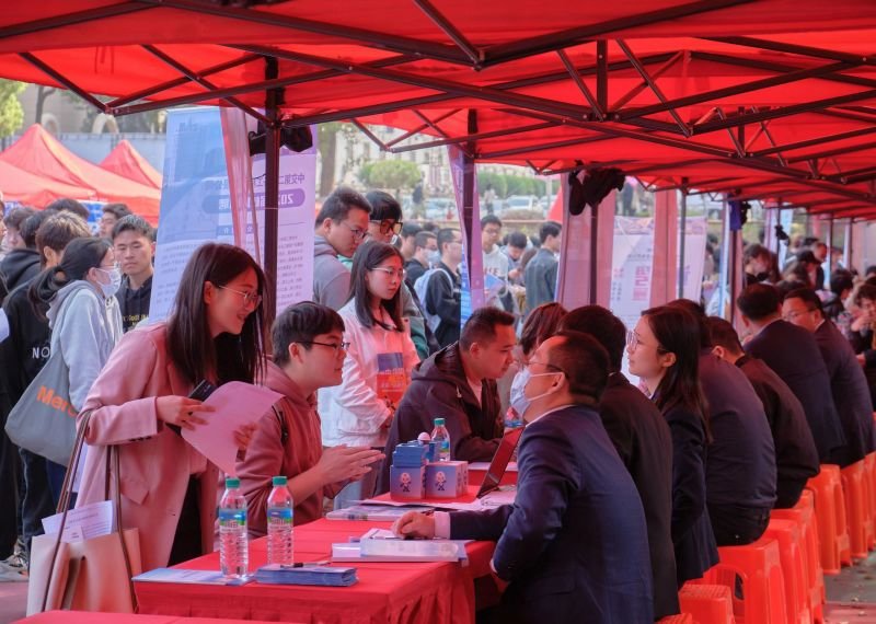 华东交通大学举办专场双选会 助力2023届毕业生留赣留昌就业